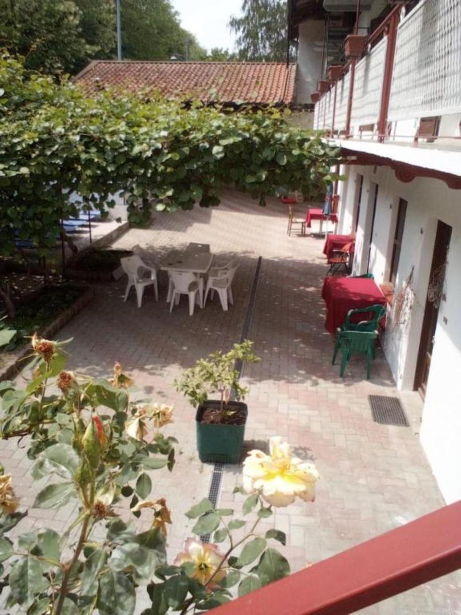 Hôtel Cose Preziose à Azeglio Extérieur photo